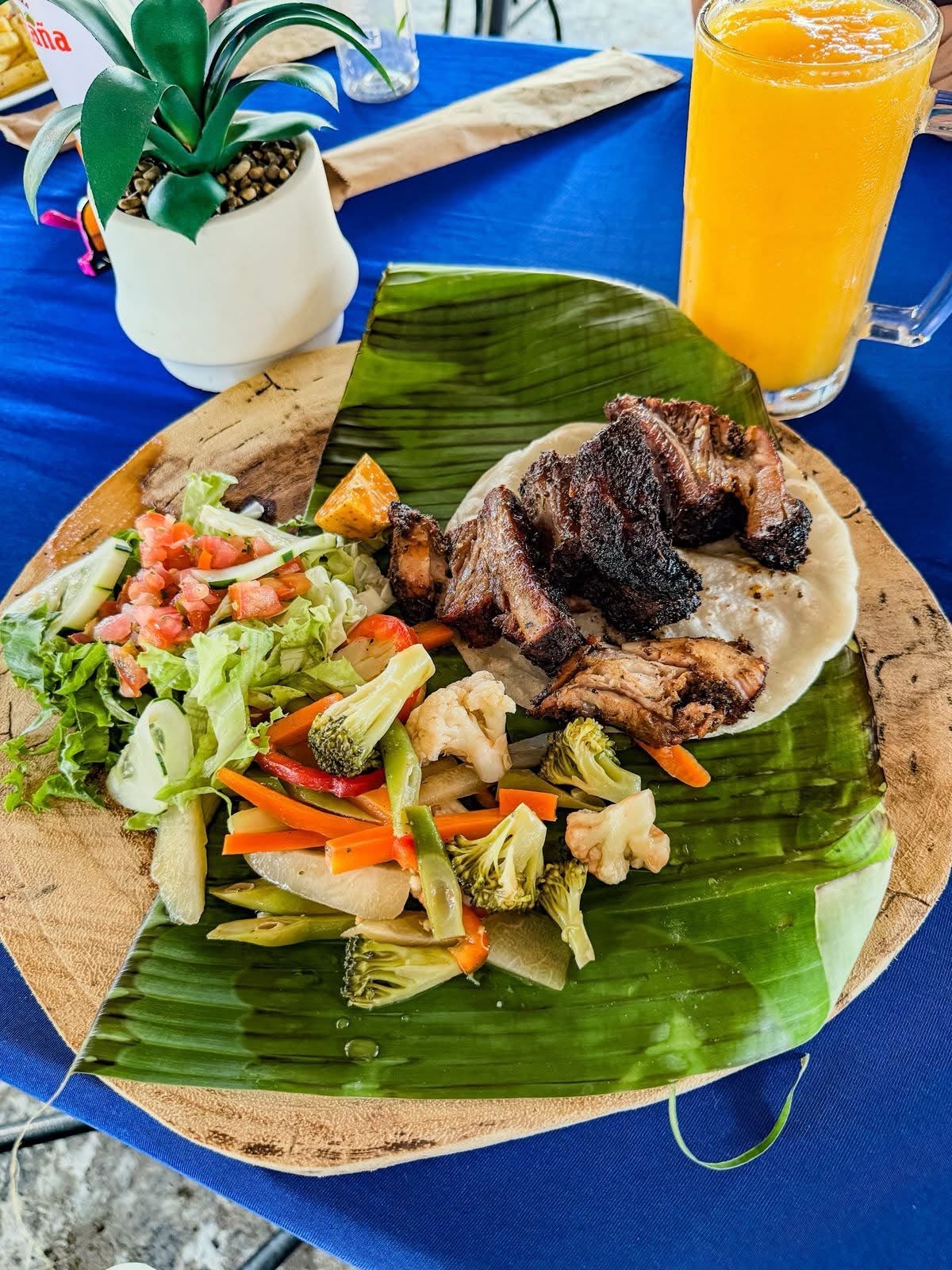 Restaurante Petro's — cocina rural costarricense